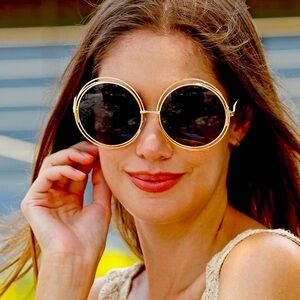 BLACK  & GOLD 70’s hipster OVERSIZED SHADES *NEW*


Oversized Round Sunglasses